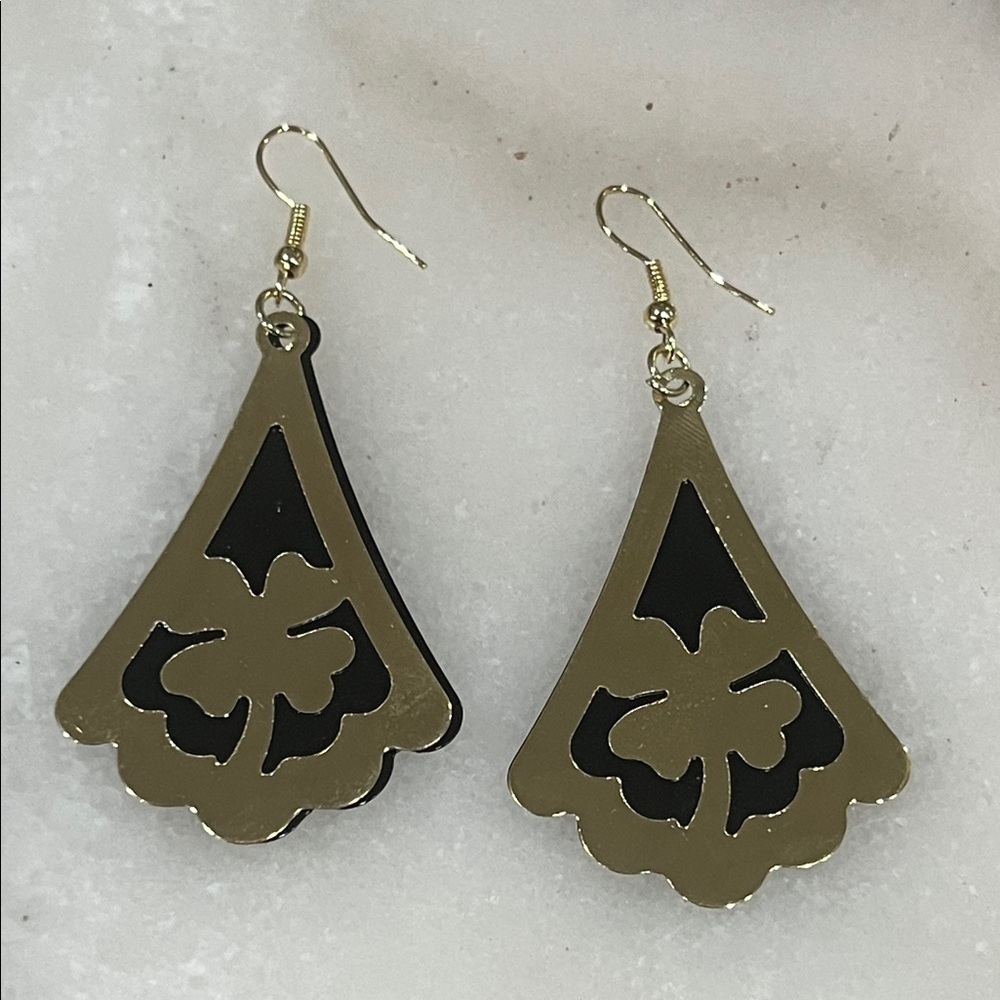 Elegant Gold and Black Clover Cutout Earrings